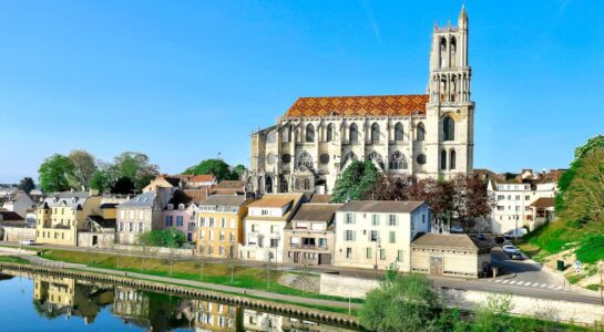 Mantes-la-Jolie © kovalenkovpetr / Adobe Stock