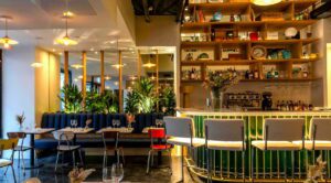 Déco intérieure de la Brasserie Alesti © The Travel Buds