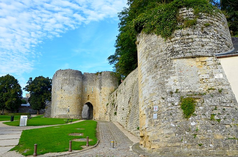 La Tour penchée et la porte de Soissons © Wikimedia Pline