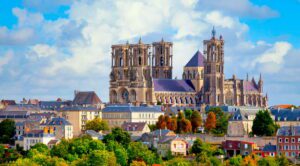 Laon et sa cathédrale © AdobeStock_ BreizhAtao