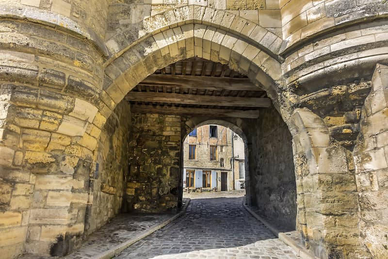 Porte d'Ardon © AdobeStock_dbrnjhrj