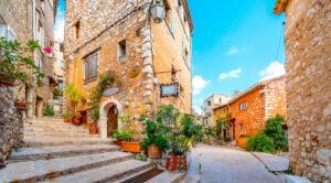 Tourrettes-sur-Loup ©AdobeStock_4Kirk Fisher