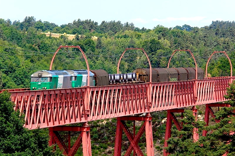 Train passant sur le Viaduc de Garabit ©Wikimedia Cramos