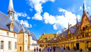 Les hospices de Beaune © aterrom, Adobe Stock