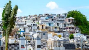 Cimetière Morne à l'eau © OkFoto.it / Adobe stock