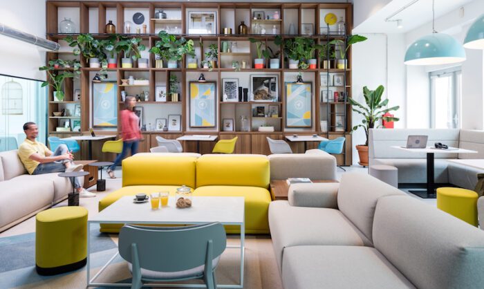 Deskopolitan : le lieu concilie travail, loisirs, et vie sociale à Paris