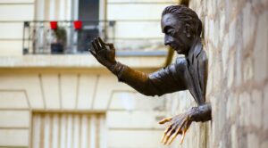 Le Passe-Muraille de Montmartre © Ekaterina Pokrovsky, Adobe Stock