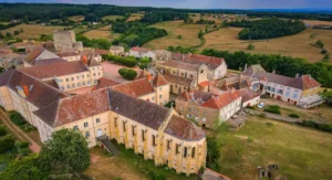 Semur-en-Brionnais © Adobe Stock