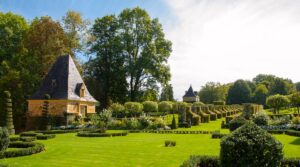 Les jardins du manoir d'Eyrignac © wjarek, Adobe Stock