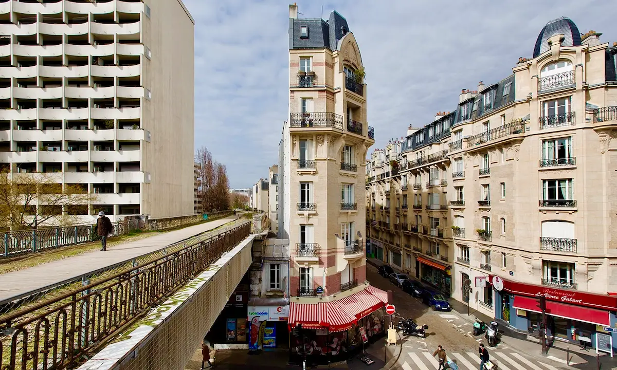 Immeuble plat à Paris © Jean-Baptiste Gurliat