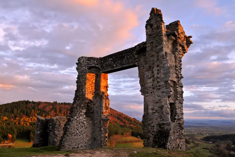 La Potence, vestiges du château d’Allègre © Le-Puy-en-Velay Tourisme