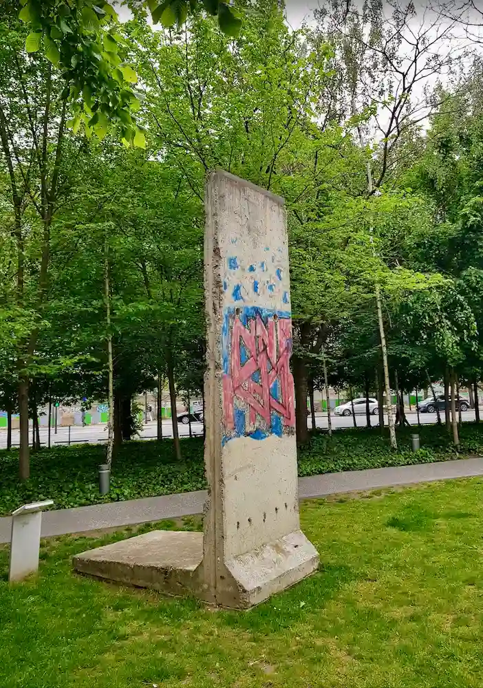 Mur de Berlin à la Maison de la Radio © L Si Saber
