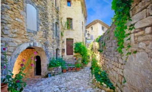 Oppède le Vieux © Adobe Stock