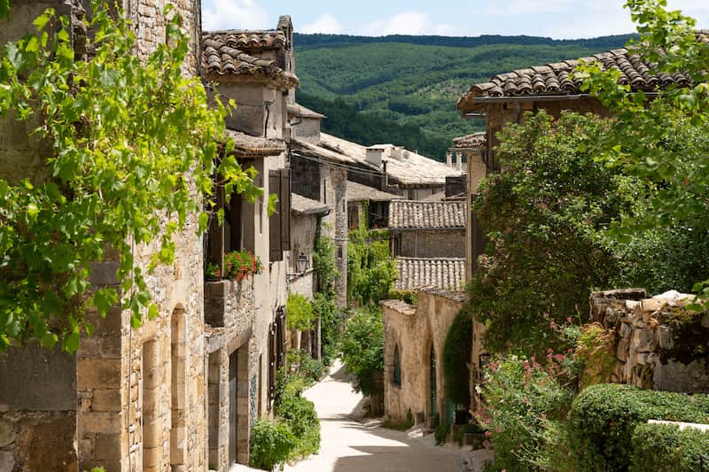 Ruelle du village de Bruniquel © AdobeStock_Suzanne Plumette.jpeg