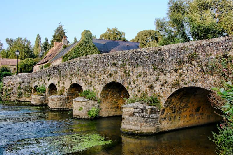 Vieux Pont d'Asnières-sur-Vègre © AdobeStock_david debray