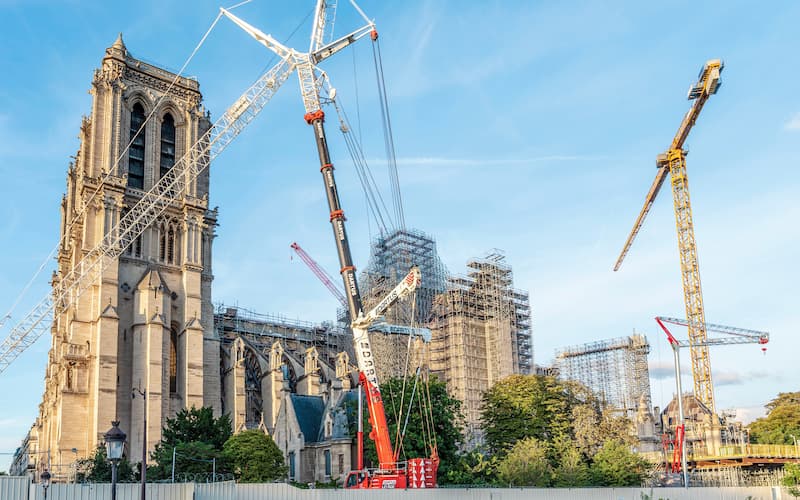 Reconstruction de Notre-Dame © AlexMastro / Adobe Stock