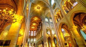 Cathédrale Notre-Dame de Paris - première Dame de fer © Adobe Stock bennymarty