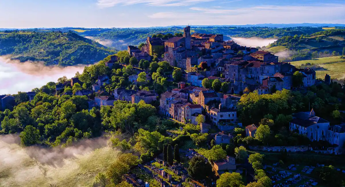 Cordes-sur-Ciel © Adobe Stock