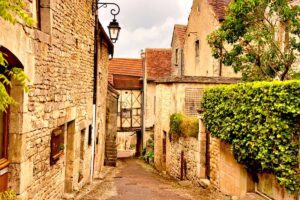 Flavigny-sur-Ozerain © Adobe Stock