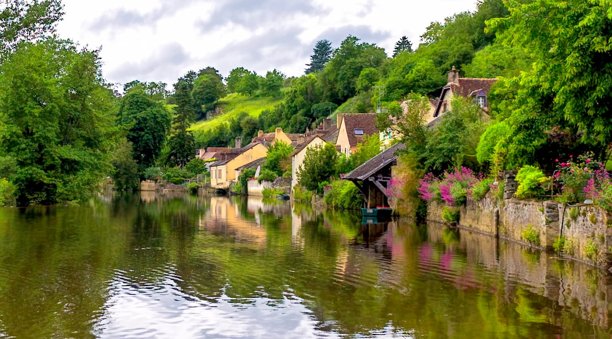 Fresnay-sur-Sarthe en bord de rivière © Flickr hubert061