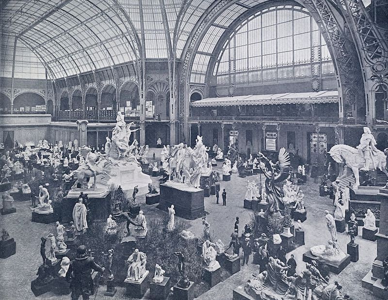Le Grand Palais, galerie de sculptures lors de l'exposition universelle de 1900