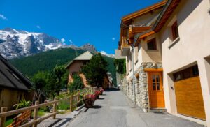 La Grave © helivideo / Adobe stock
