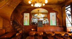 Le Bistrot du Peintre © Adobe Stock