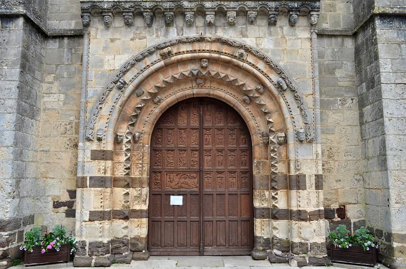 Portail de l'église Notre Dame de Fresnay-sur-Sarthe © Flickr Bernard Blanc