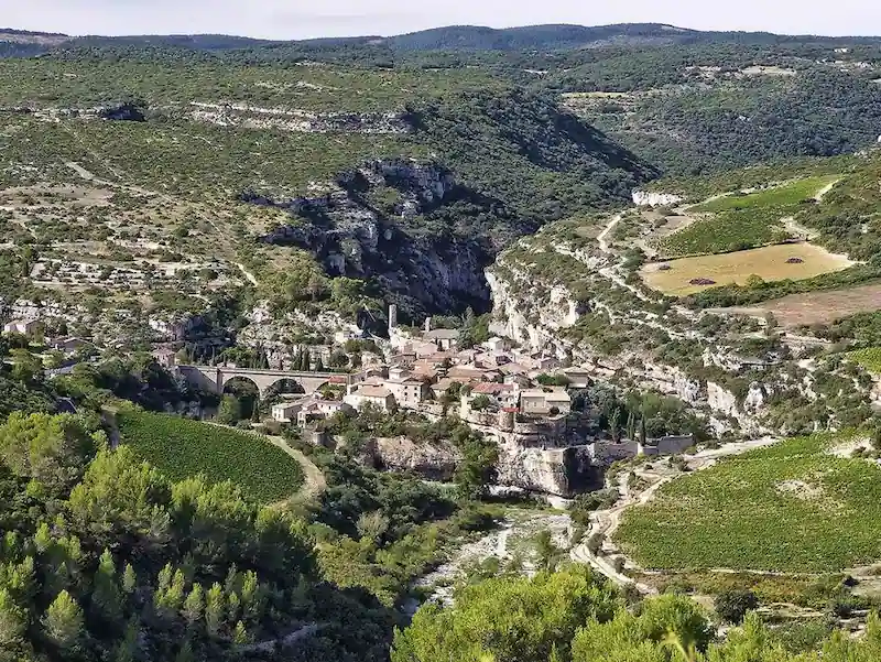 Une cité historique en plein cœur de la nature © E. Brendle / Comité Régional du Tourisme et des Loisirs d'Occitanie