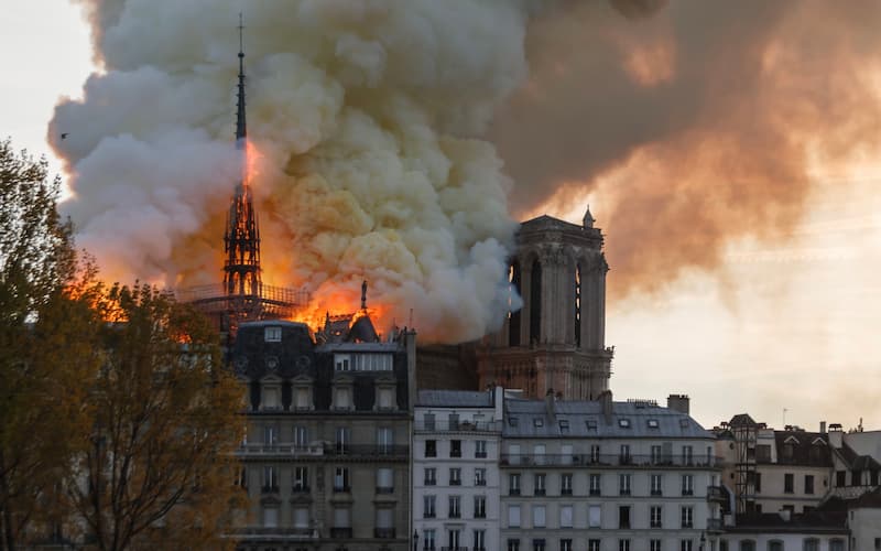 Incendie de Notre-Dame le 15 avril 2019 © ZimmermannPhotogr..y / Adobe Stock