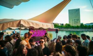 Cargo Bar Container