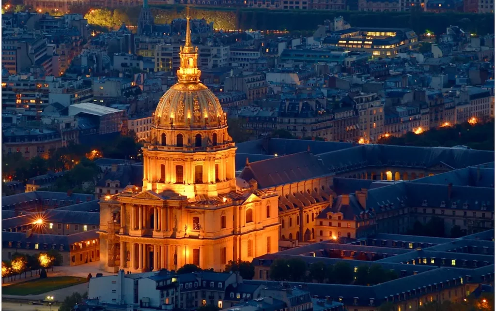 Les Invalides de nuit © Adobe Stock