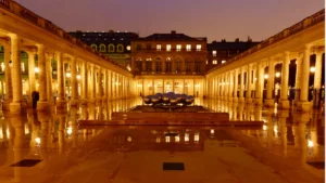 Le Palais-Royal de nuit © Adobe Stock