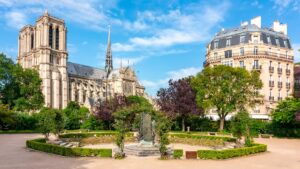 Le square René-Viviani à Paris - © Adobe Stock