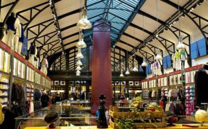 L'ancienne usine de la société des cendres réhabilité en boutique Uniqulo