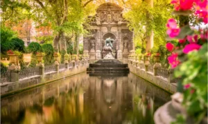 Fontaine Médicis © Adobe Stock