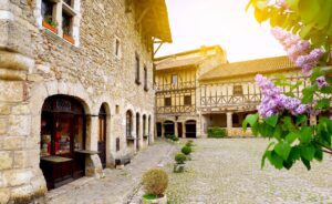 Pérouges © Adobe stock