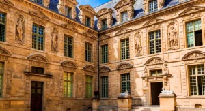 Hôtel de Sully © Adobe Stock