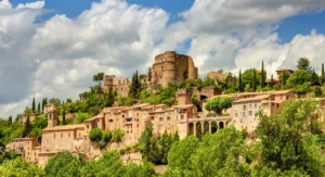 Montbrun-les-Bains © Adobe Stock