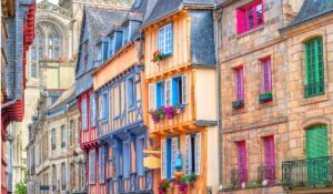 Quimper, AdobeStock © Boris Stroukjo