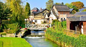 Village de Ry ©AdobeStock_ PackShot