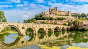 Vieux Pont et Cathédrale de Saint Nazaire à Béziers ©AdobeStock_milosk50