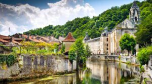 Abbaye de Brantôme ©AdobeStock_ ivoha