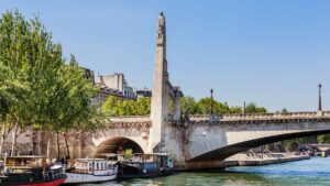 La statue de Sainte-Geneviève © Nikolai Korzhov / Adobe Stock