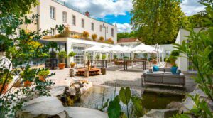Cour intérieure et terrasse de l'Hôtel de Cavoye à Fontainbleau © Hôtel de Cavoye