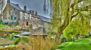 Lassay-les-châteaux © AdobeStock_PackShot