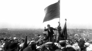 Discours de Jaurès au Pré-Saint-Gervais, lors de la manifestation contre la loi des Trois ans, 25 mai 1913 ; photographie de Maurice-Louis Branger.