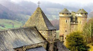 L'église et le château de Tournemire © Flickr Julien Lafon