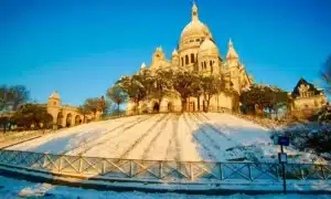 Le Sacré-Coeur sous la neige © Adobe Stock