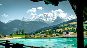 Combloux et son plan d'eau biotope face au Mont-Blanc © Facebook Combloux